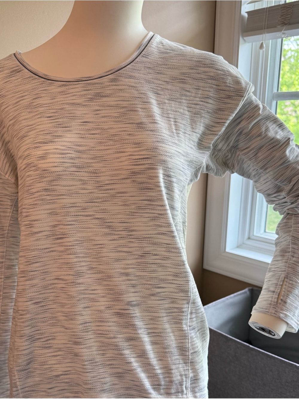 LULULEMON THUMBHOLES LONG SLEEVE SHIRT